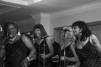 Velvelettes laughing